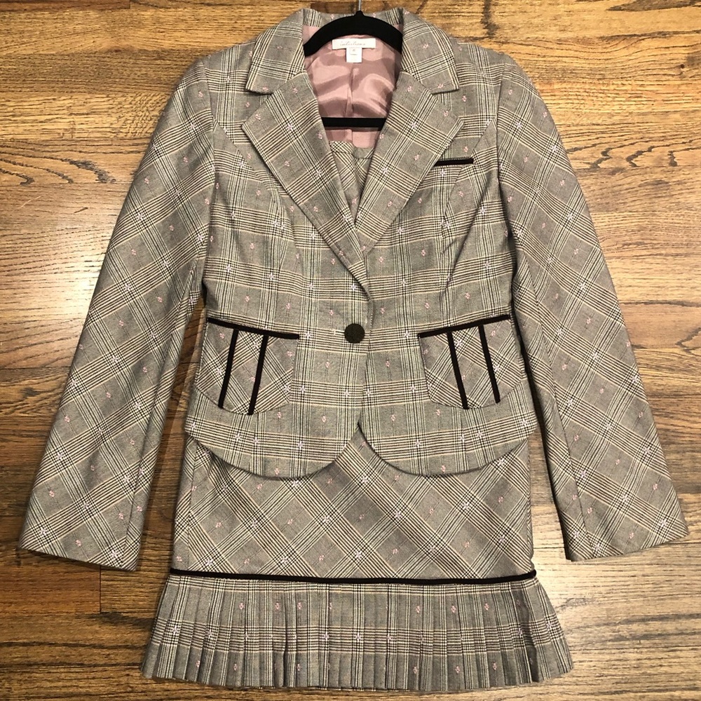 Well tailored suit with elegant details